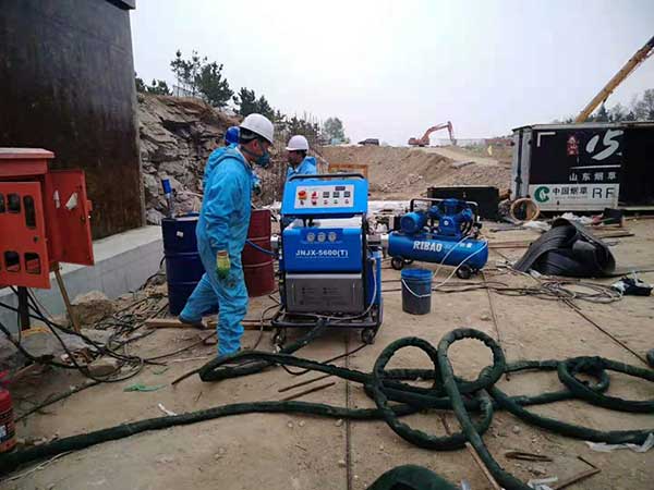 聚脲噴涂機設(shè)備JNJX-H5600(T)安裝培訓