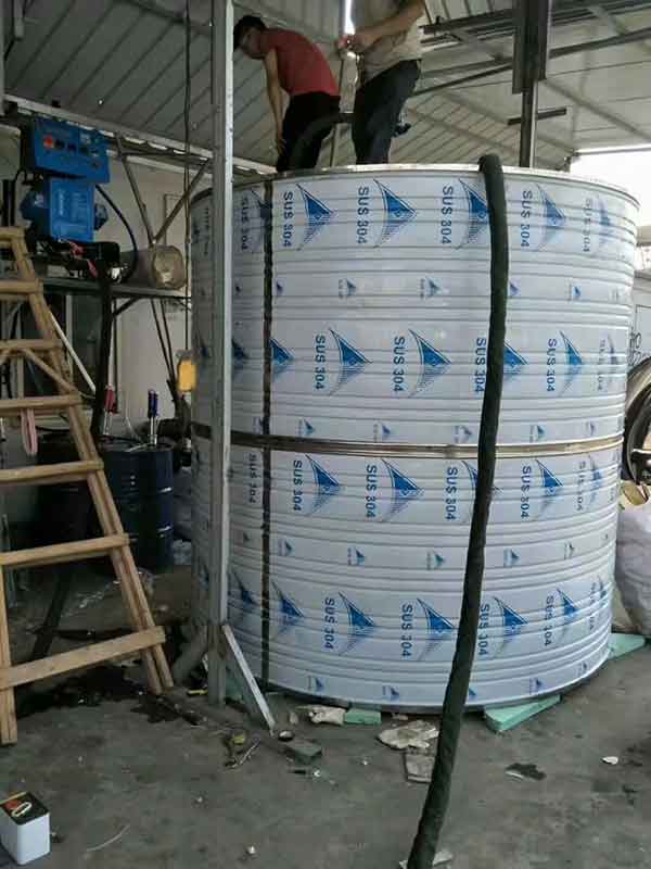 不銹鋼水箱保溫模塊聚氨酯填充