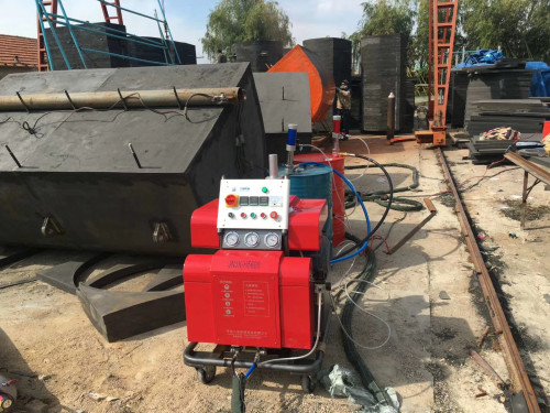 紅色H5600噴涂聚脲的機(jī)器